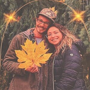 Meet your Poshers Colby, Hailey, & Ezra. They’re the magic behind Ezra’s Enclave